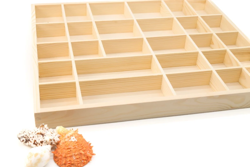 Display_box_28_compartments_2.jpg